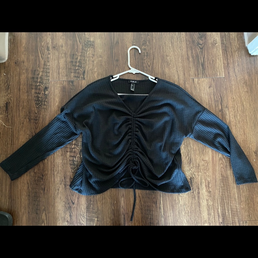 Super cute runched long sleeve
